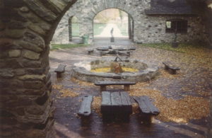Queen's Courtyard Castle VanHaver