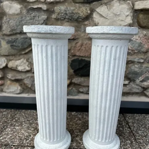 Two round white pillars at Castle Farms.