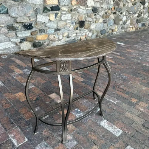 A unity table at Castle Farms.