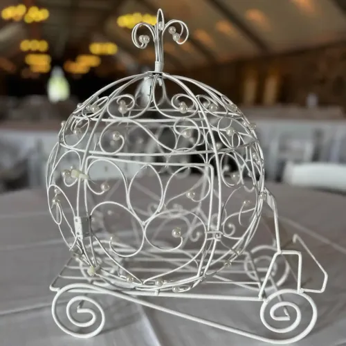 A small carriage card holder at Castle Farms.